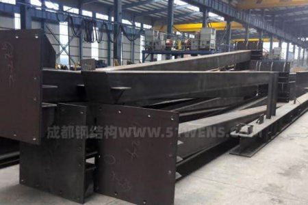 钢结构工程构件变形的防备和矫正办法，以及吊装工艺要求